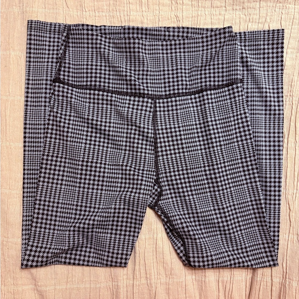 Lou & Grey Black and Gray Houndstooth Leggings